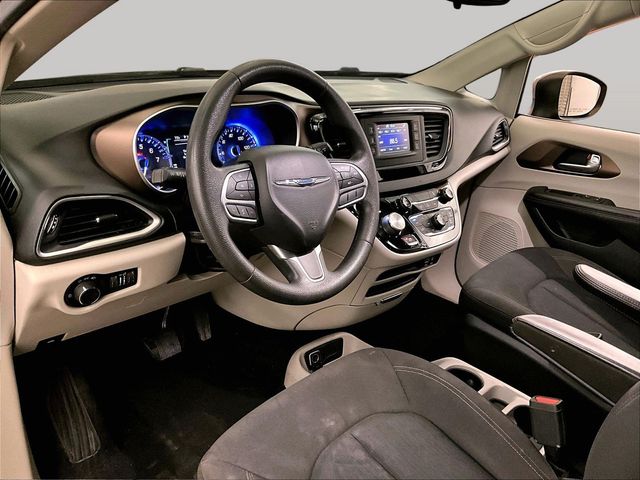2017 Chrysler Pacifica LX - 11