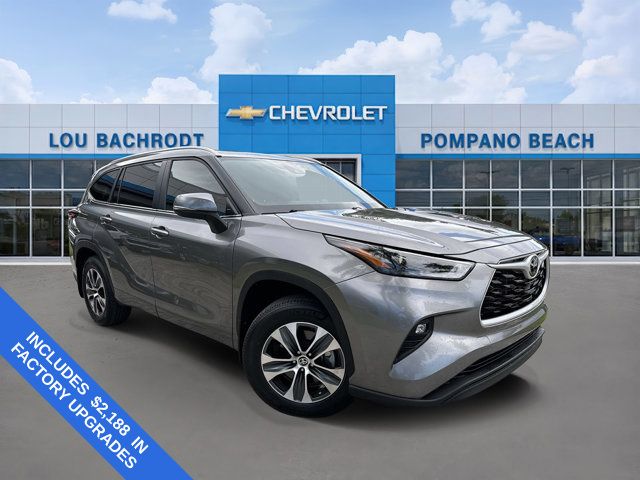 Gray 2025 Toyota Highlander SUV / Crossover Front-Wheel Drive 8-Speed Automatic