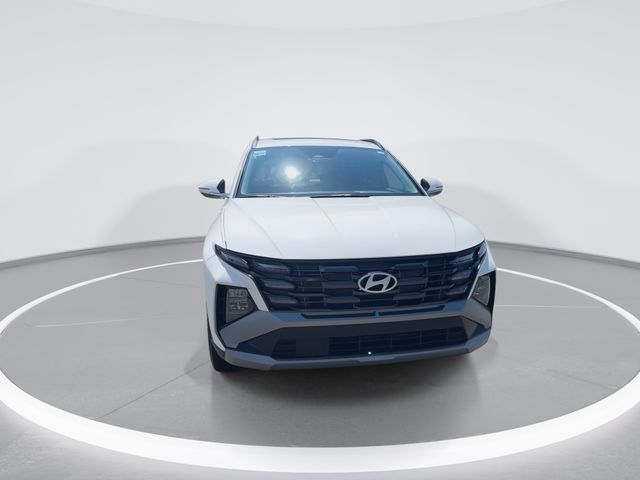 Used 2025 White Hyundai SEL Convenience image 3