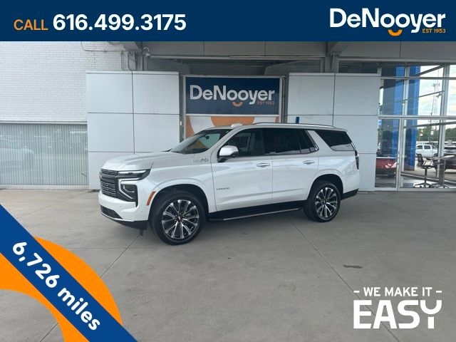 White (Iridescent Pearl Tricoat) 2025 Chevrolet Tahoe SUV / Crossover Four-Wheel Drive