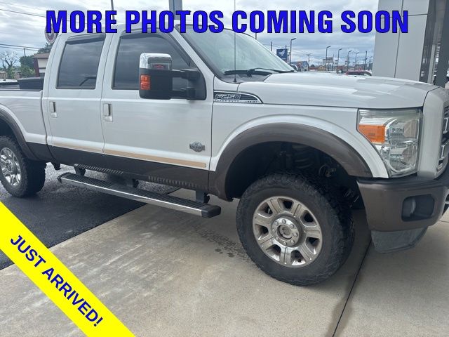 White Platinum Clearcoat Metallic 2016 Ford F-250 Super Duty King Ranch Crew Cab 4WD Pickup Truck Four-Wheel Drive 6-Speed Automatic