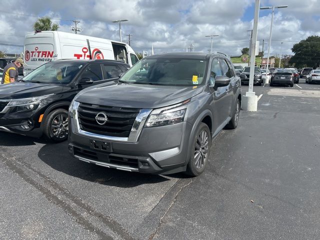 2023 Nissan Pathfinder SL 2