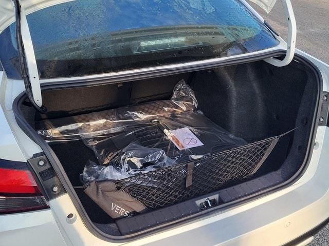 New 2025 White Nissan 1.6 SV image 4