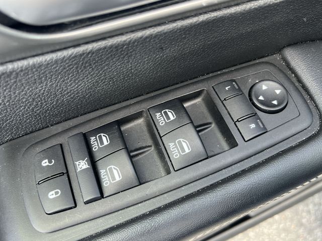 Used 2025 Black Chrysler Select image 30