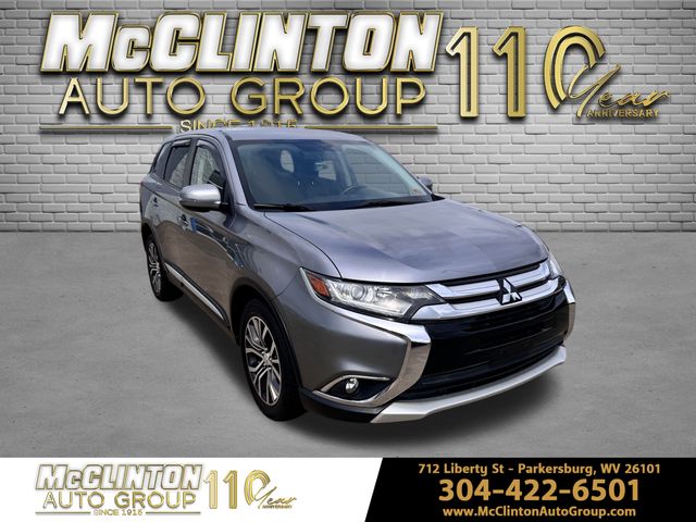 2016 Mercury Gray Metallic Mitsubishi Outlander SE 4X4 SUV