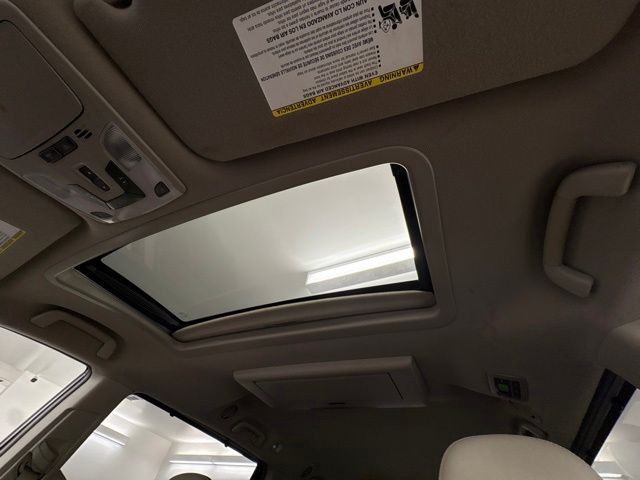 2012 Toyota Sienna XLE — photo 33