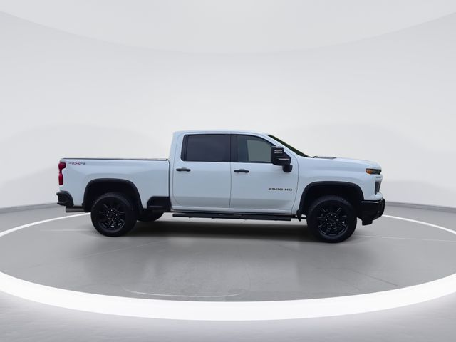 Used 2024 White Chevrolet Custom image 9