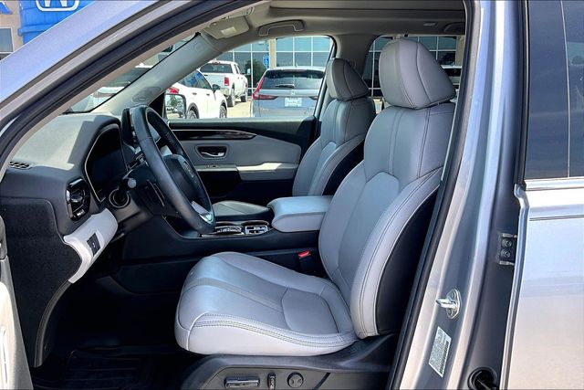 Used 2025 Honda Pilot Touring 4D Sport Utility