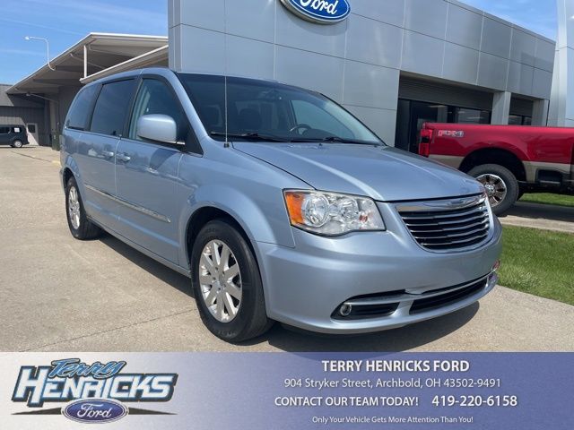 2013 Chrysler Town & Country Touring FWD