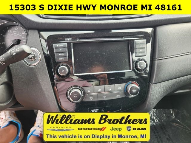 2019 Nissan Rogue SV - Pearl White Tricoat exterior view 11