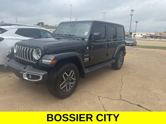 Black Clearcoat 2024 Jeep Wrangler Sahara 4-Door 4WD SUV / Crossover Four-Wheel Drive 8-Speed Automatic