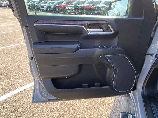 used 2024 GMC Sierra 1500 car, priced at $39,827