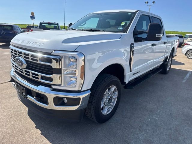 Oxford White 2026 Ford F-250 Super Duty Pickup Truck Four-Wheel Drive Automatic