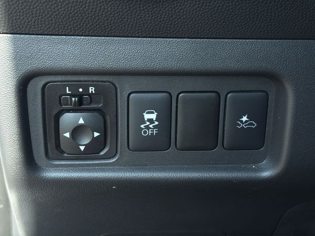 Used 2024  Mitsubishi ES image 29