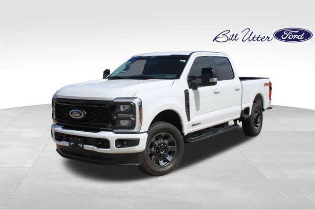 Oxford White 2024 Ford F-250 Super Duty Lariat Crew Cab 4WD Pickup Truck Four-Wheel Drive Automatic