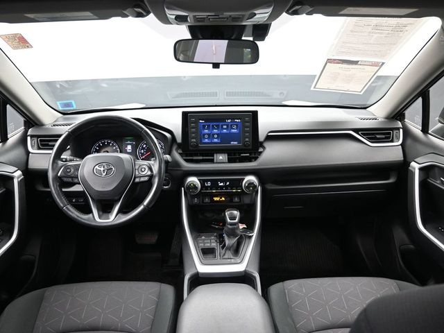 2019 Toyota RAV4 XLE 27