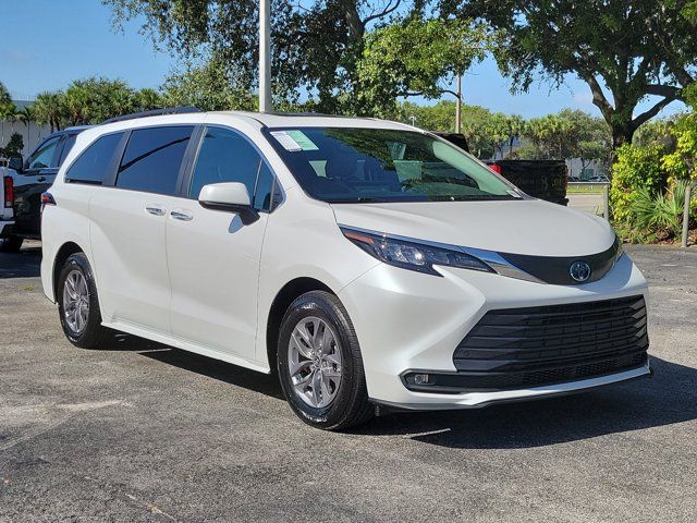 Pearl 2025 Toyota Sienna Minivan Front-Wheel Drive Continuously Variable Transmission