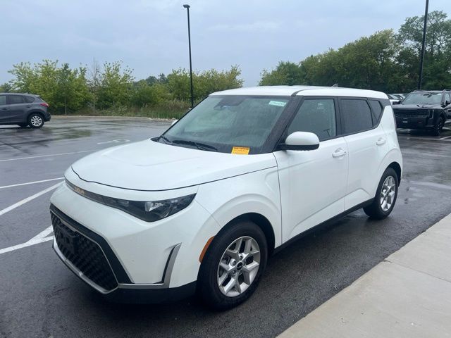Certified Used 2025 White Kia S image 4