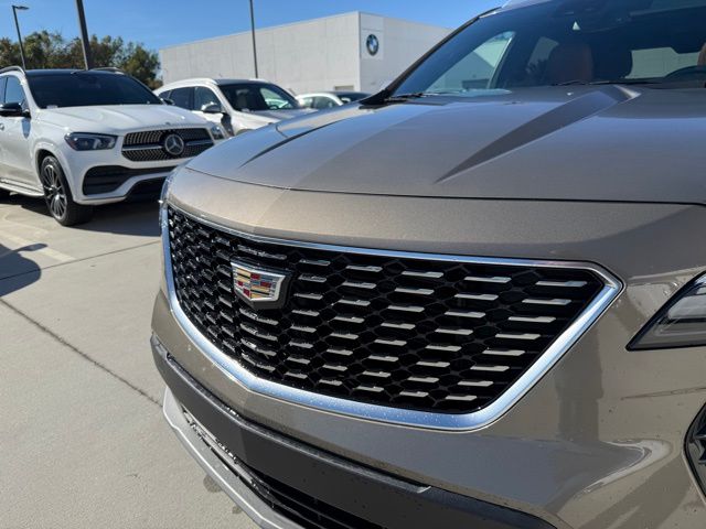 Used 2020 Cadillac XT4 Premium Luxury with VIN 1GYFZCR49LF018001 for sale in Diberville, MS