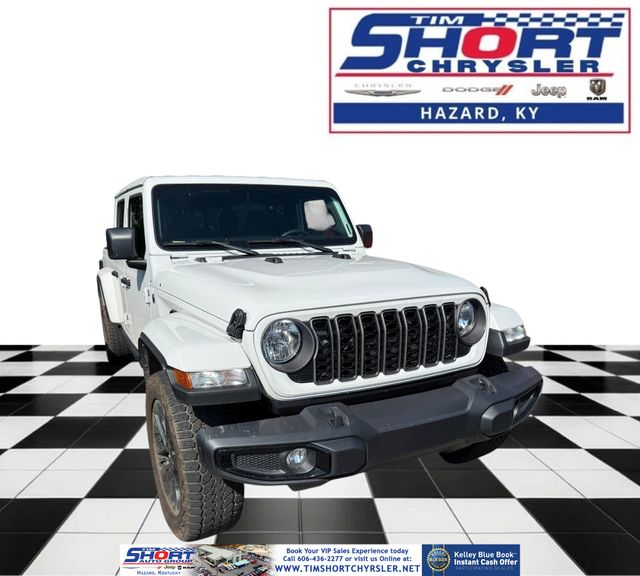 Bright White Clearcoat 2024 Jeep Gladiator Pickup Truck Four-Wheel Drive 8-Speed Automatic
