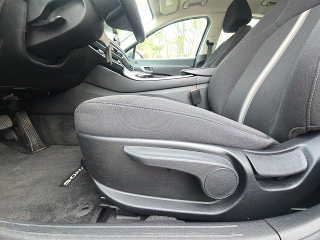 2023 Hyundai Sonata SE:167717A
