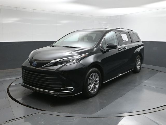Used 2024 Toyota Sienna XLE