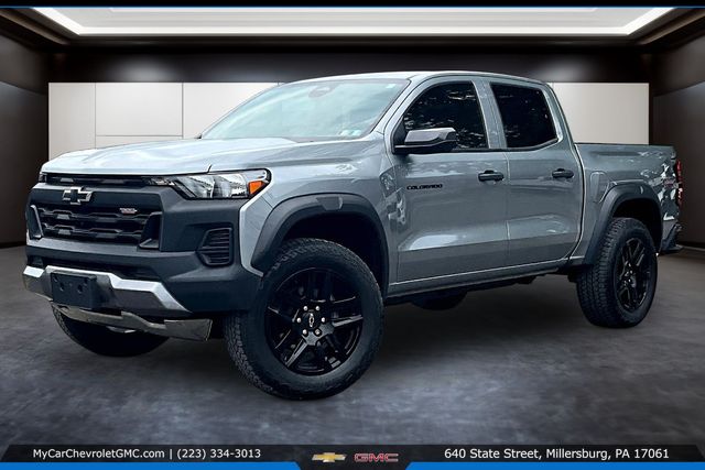 Sterling Gray Metallic 2025 Chevrolet Colorado Pickup Truck Four-Wheel Drive 8-Speed Automatic