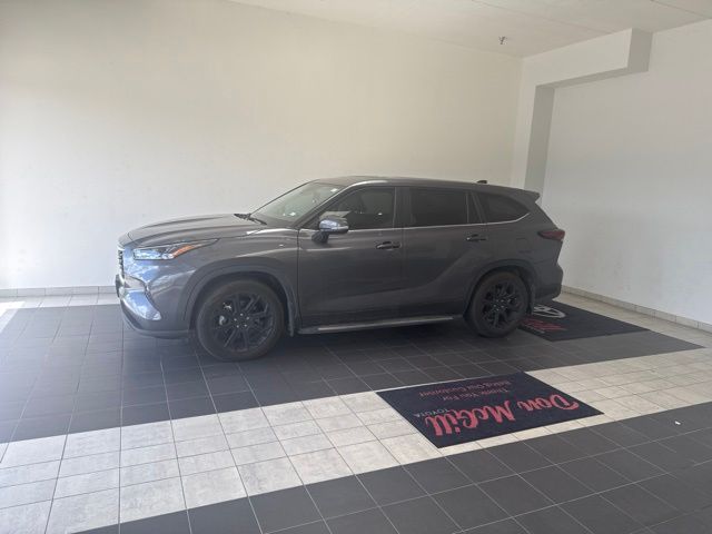 2024 Toyota Highlander LE Gray at Legacy Ford