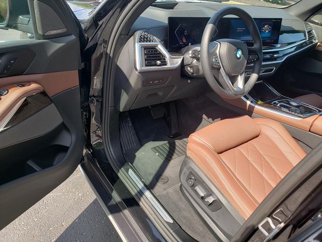 Used 2024 Black BMW xDrive40i image 11