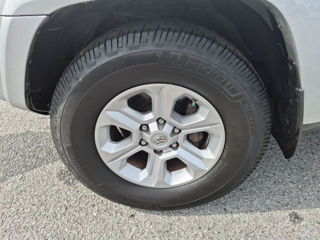 Used 2017 Silver Toyota SR5 image 10