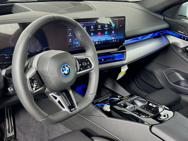 2025 BMW i5 xDrive40 9