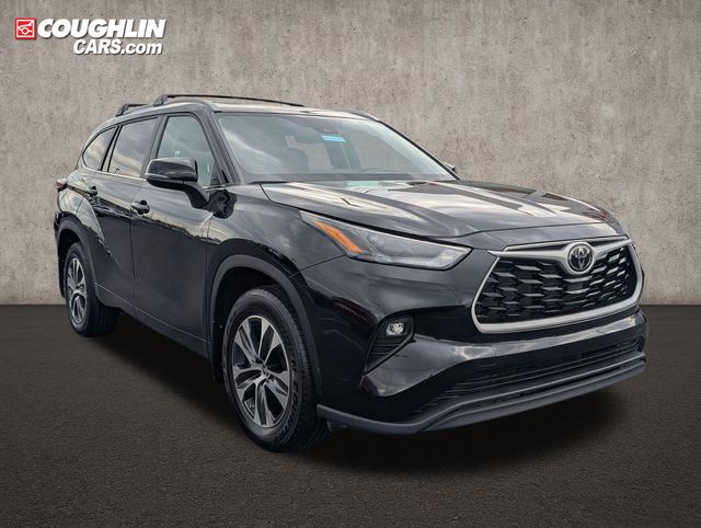 Midnight Black Metallic 2024 Toyota Highlander XLE AWD SUV / Crossover All-Wheel Drive 8-Speed Automatic