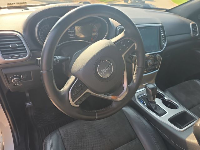 Used 2019 Bright White Clearcoat Jeep Laredo E image 16