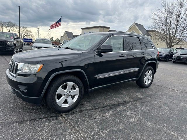 Brilliant Black Crystal Pearlcoat 2011 Jeep Grand Cherokee Laredo 4WD SUV / Crossover Four-Wheel Drive 5-Speed Automatic