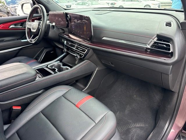 Used 2024 Chevrolet Traverse SUV