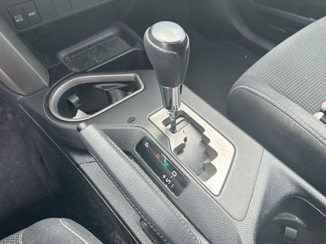 Used 2018 Silver Toyota XLE image 17