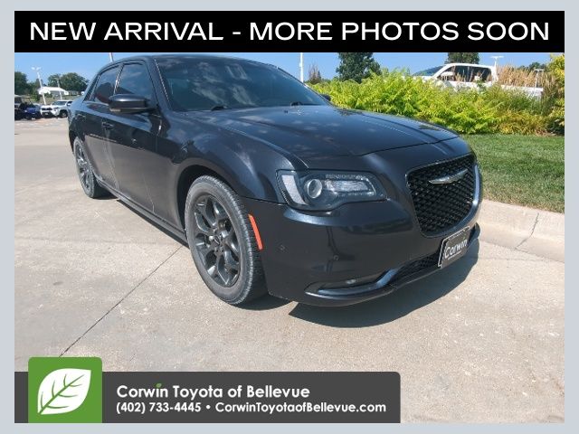 Gray (Maximum Steel Metallic Clearcoat) 2017 Chrysler 300 Sedan All-Wheel Drive 8-Speed Automatic