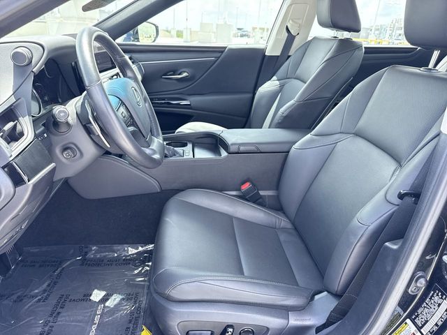 Used 2025 Lexus ES Sedan