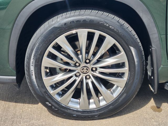 2024 Toyota Highlander Platinum  at Toyota of Victoria