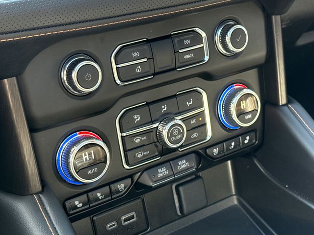 Used 2024 White GMC AT4 image 25