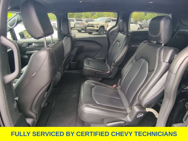 Used 2025 Chrysler Pacifica Van