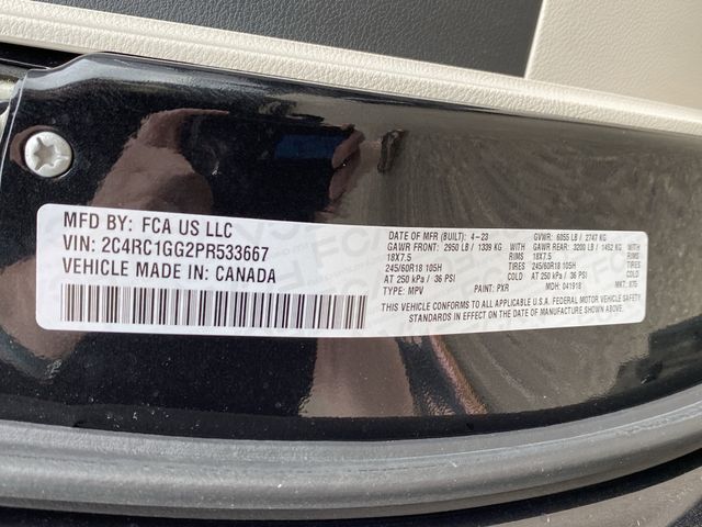 2023 Chrysler Pacifica Limited photo