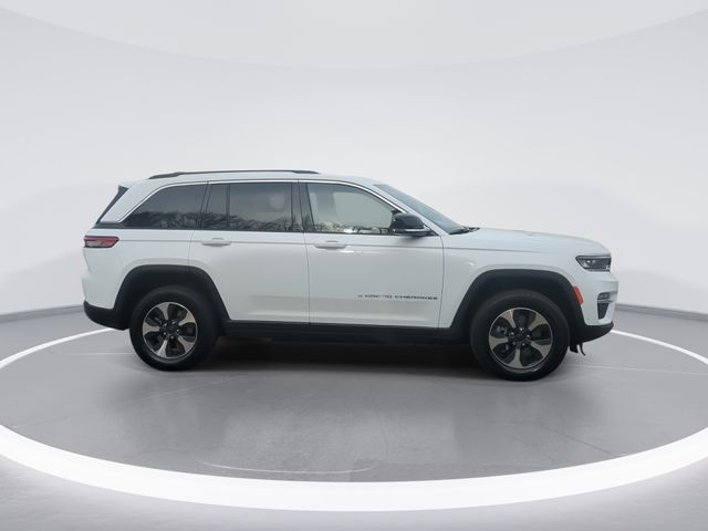 Used 2022 White Jeep 4xe image 9