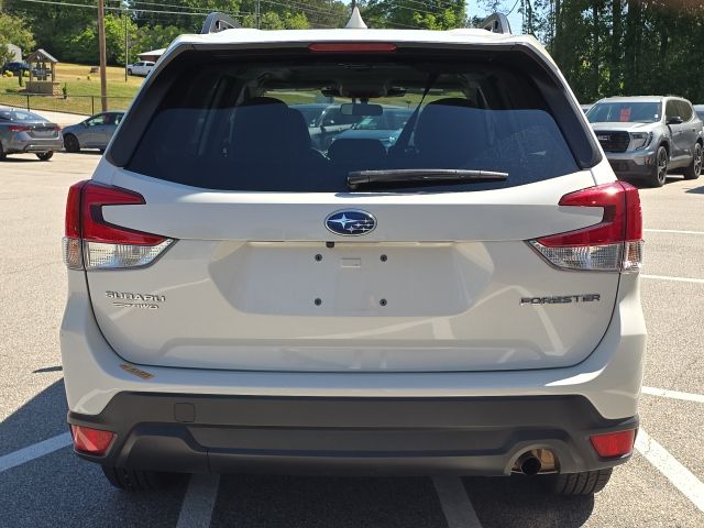 2023 Subaru Forester Premium:B02302