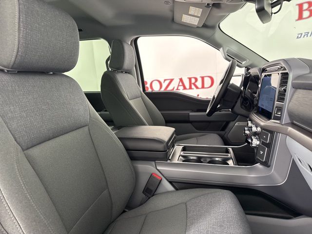 2025 Oxford White Ford F-150 XLT 4X4 Truck