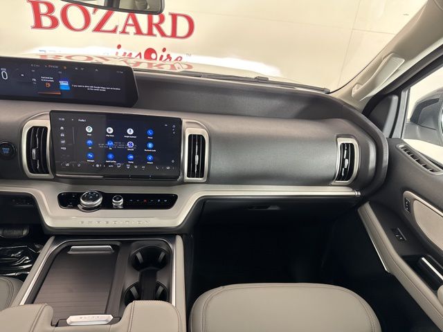 2025 Star White Metallic Tri-Coat Ford Expedition Max RWD SUV
