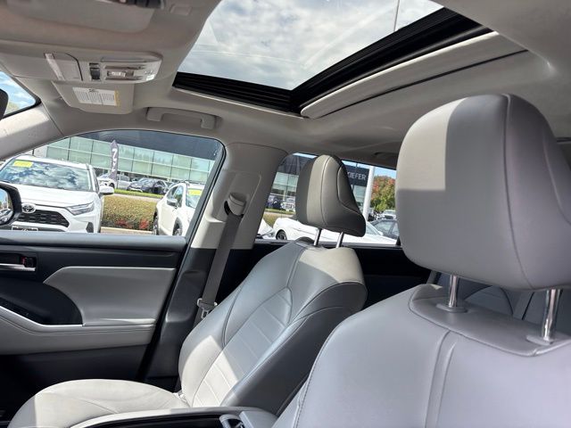 Used 2021 Brown Toyota XLE image 8