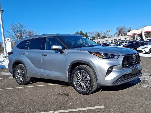 Celestial Silver Metallic 2024 Toyota Highlander SUV / Crossover All-Wheel Drive 8-Speed Automatic