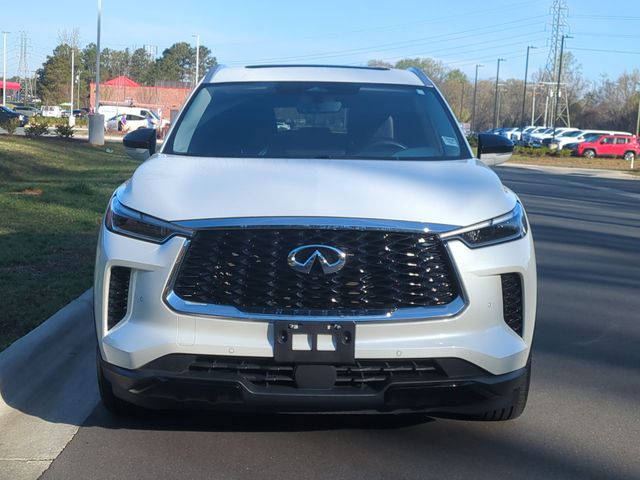 Used 2023 White INFINITI LUXE image 16