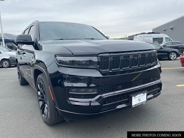 Diamond Black Crystal Pearlcoat 2023 Jeep Grand Wagoneer Series III 4WD SUV / Crossover Four-Wheel Drive 8-Speed Automatic